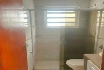  Casa assobradada à venda no Bairro do Jardim Marisa na Rua Antônio Batista,