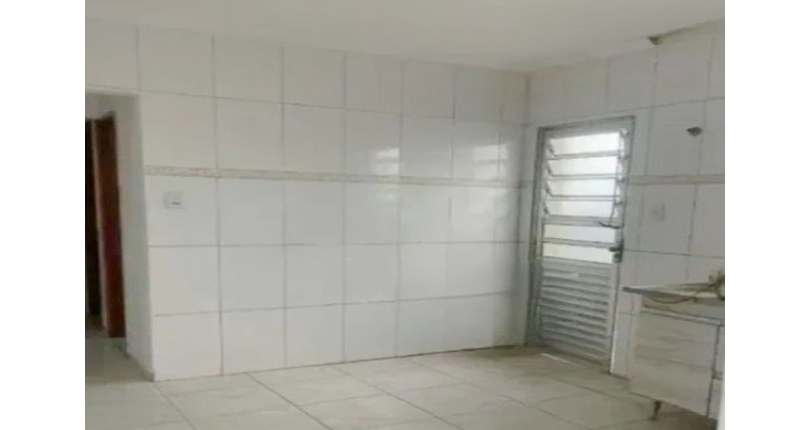  Casa assobradada à venda no Bairro do Jardim Marisa na Rua Antônio Batista,