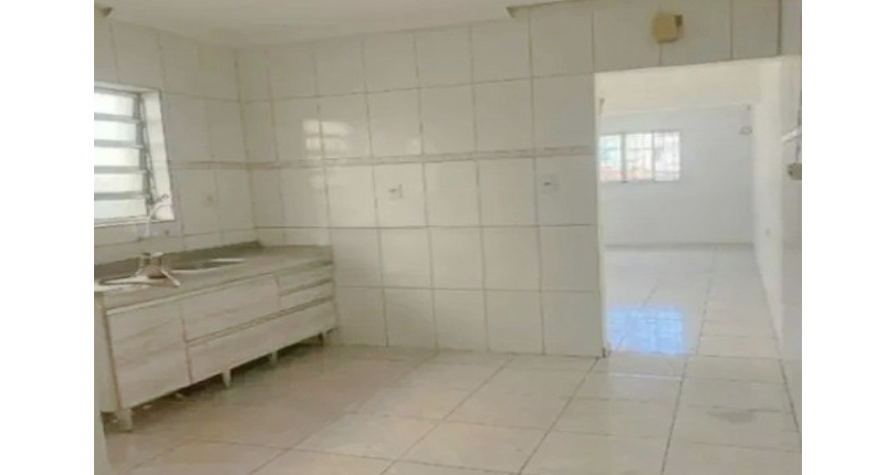  Casa assobradada à venda no Bairro do Jardim Marisa na Rua Antônio Batista,