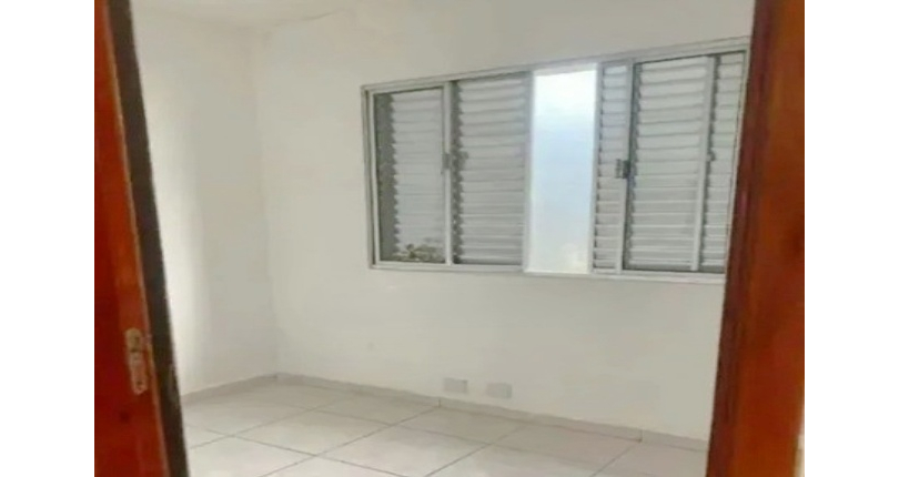  Casa assobradada à venda no Bairro do Jardim Marisa na Rua Antônio Batista,