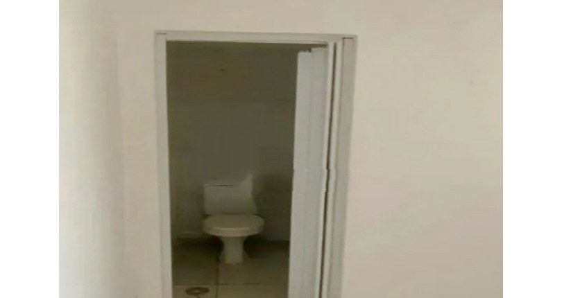  Casa assobradada à venda no Bairro do Jardim Marisa na Rua Antônio Batista,