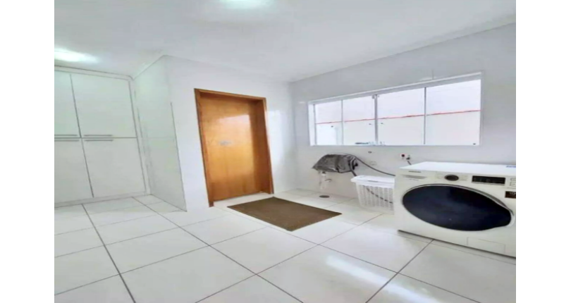 Lindo Sobrado à venda no Bairro do Parque São Domingos na Rua Waltrudes Correa