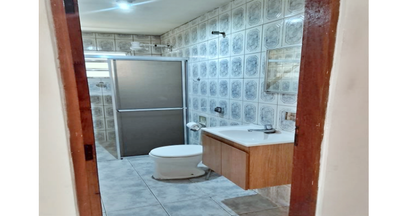  Sobrado à venda no Bairro do  Conjunto Habitacional Turística na Rua Parque do Itatiaia,