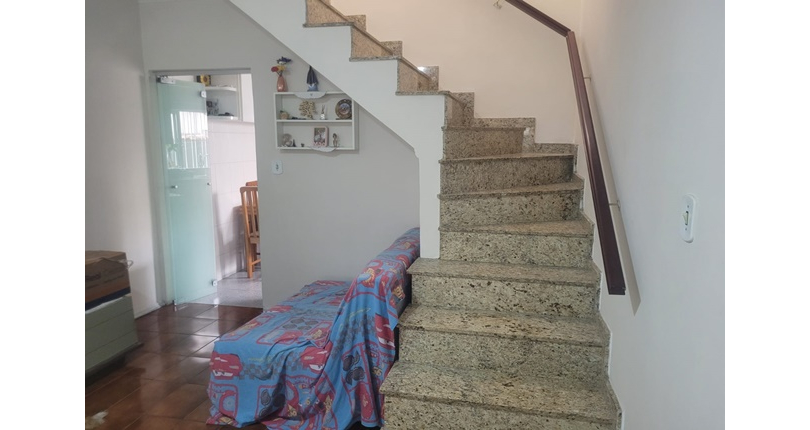 Sobrado à venda no Bairro do Jardim Santo Elias na Avenida Mutinga