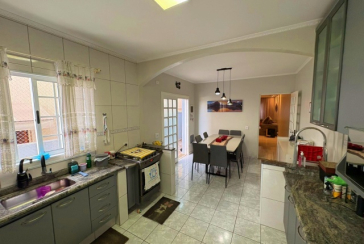 Sobrado à venda no Bairro do Jardim Vista Linda na Rua Erva Cidreira,