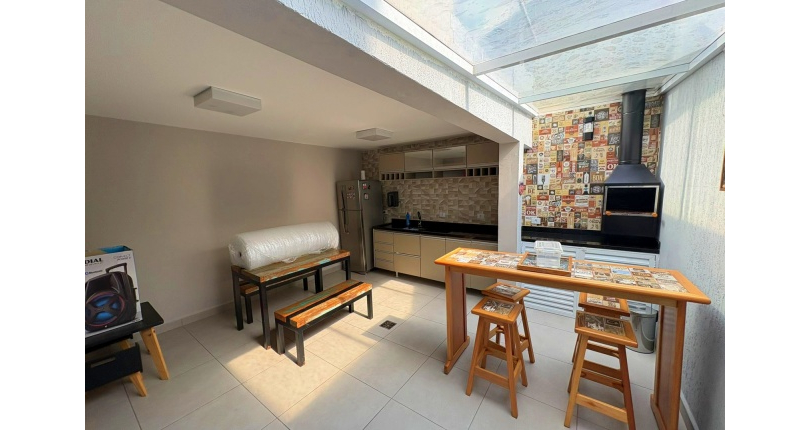 Sobrado à venda no Bairro do Jardim Vista Linda na Rua Erva Cidreira,