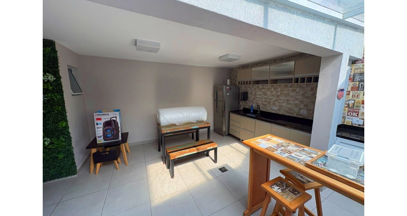 Sobrado à venda no Bairro do Jardim Vista Linda na Rua Erva Cidreira,