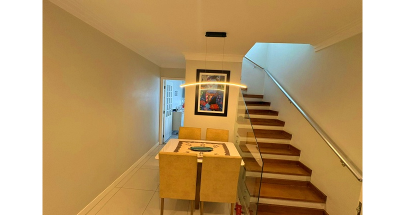 Sobrado à venda no Bairro do Jardim Vista Linda na Rua Erva Cidreira,