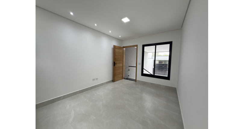 Sobrado novo à venda no Bairro do Parque Maria Domitila na Rua Edvard de Vita Godoy 252