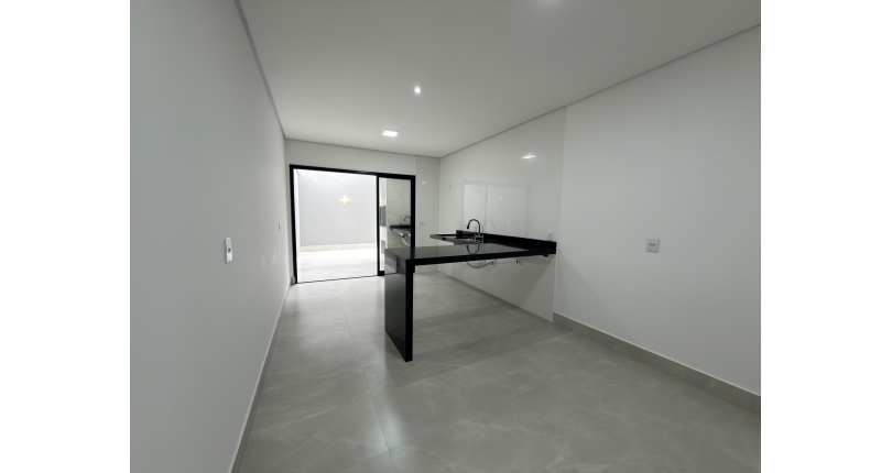 Sobrado novo à venda no Bairro do Parque Maria Domitila na Rua Edvard de Vita Godoy 252