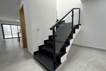 Sobrado novo à venda no Bairro do Parque Maria Domitila na Rua Edvard de Vita Godoy 254