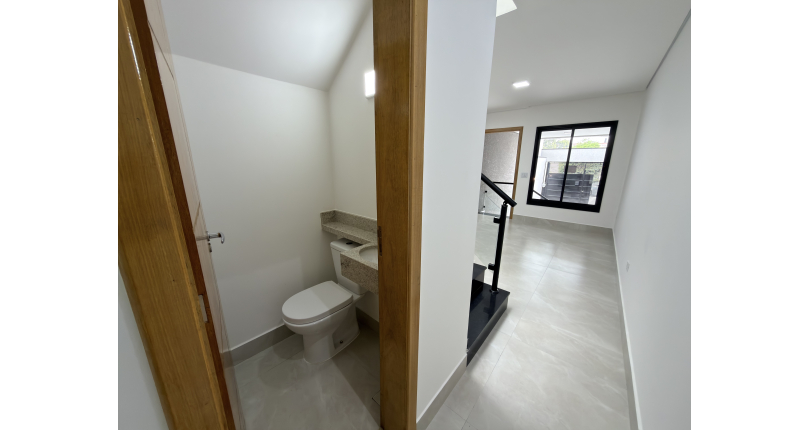 Sobrado novo à venda no Bairro do Parque Maria Domitila na Rua Edvard de Vita Godoy 254