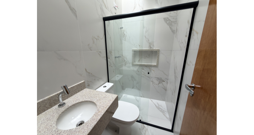 Sobrado novo à venda no Bairro do Parque Maria Domitila na Rua Edvard de Vita Godoy 254