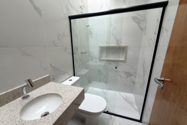 Sobrado novo à venda no Bairro do Parque Maria Domitila na Rua Edvard de Vita Godoy 256.