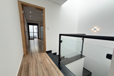 Sobrado novo à venda no Bairro do Parque Maria Domitila na Rua Edvard de Vita Godoy 256.