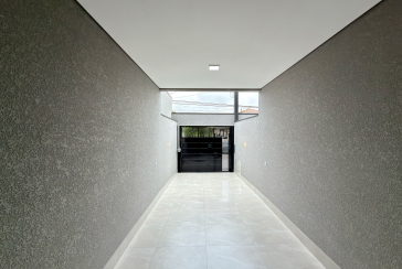 Sobrado novo à venda no Bairro do Parque Maria Domitila na Rua Edvard de Vita Godoy 256.