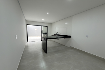 Sobrado novo à venda no Bairro do Parque Maria Domitila na Rua Edvard de Vita Godoy 256.