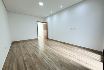 Sobrado novo à venda no Bairro do Parque Maria Domitila na Rua Edvard de Vita Godoy 256.