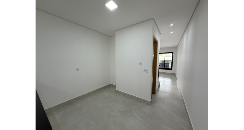 Sobrado novo à venda no Bairro do Parque Maria Domitila na Rua Edvard de Vita Godoy 256.