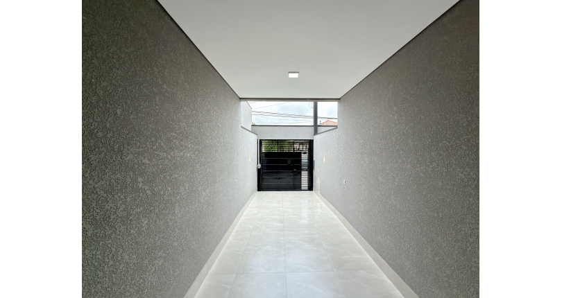 Sobrado novo à venda no Bairro do Parque Maria Domitila na Rua Edvard de Vita Godoy 256.