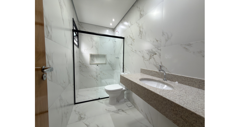 Sobrado novo à venda no Bairro do Parque Maria Domitila na Rua Edvard de Vita Godoy 256.