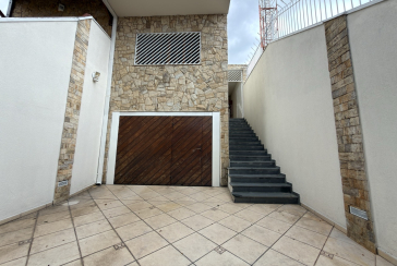 Sobrado à venda no Bairro do Jardim Santo Elias na Rua Benedito da Fonseca Rondon. 