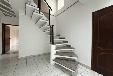 Sobrado à venda no Bairro do Jardim Santo Elias na Rua Benedito da Fonseca Rondon. 