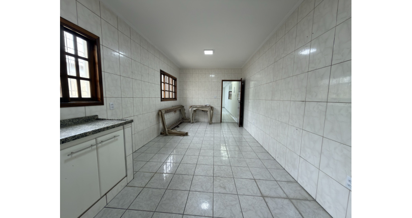 Sobrado à venda no Bairro do Jardim Santo Elias na Rua Benedito da Fonseca Rondon. 