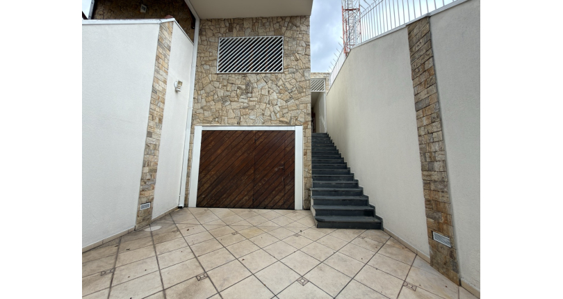 Sobrado à venda no Bairro do Jardim Santo Elias na Rua Benedito da Fonseca Rondon. 