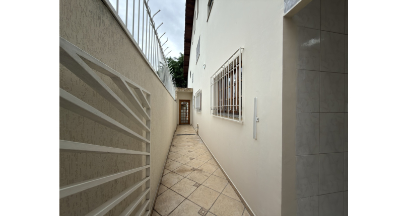 Sobrado à venda no Bairro do Jardim Santo Elias na Rua Benedito da Fonseca Rondon. 