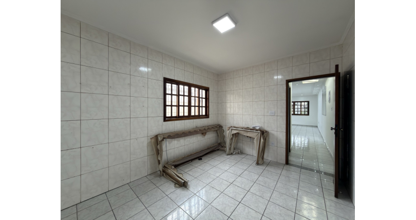 Sobrado à venda no Bairro do Jardim Santo Elias na Rua Benedito da Fonseca Rondon. 