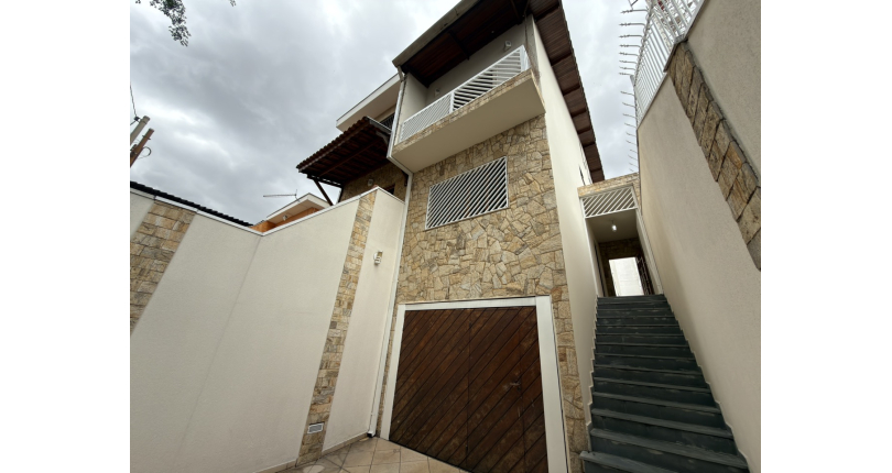 Sobrado à venda no Bairro do Jardim Santo Elias na Rua Benedito da Fonseca Rondon. 