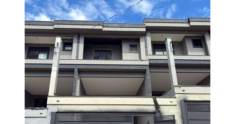 Sobrado novo à venda no Bairro da Chácara Jaraguá na Rua Rio Grande da Serra