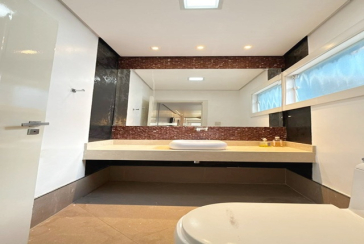 Sobrado à venda no Bairro do Parque Maria Domitila na Rua Manuel de Oliveira Rocha