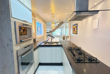 Sobrado à venda no Bairro do Parque Maria Domitila na Rua Manuel de Oliveira Rocha