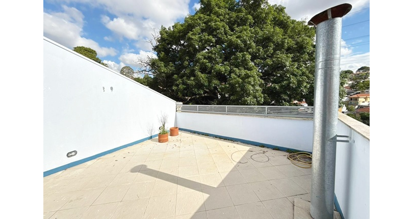 Sobrado à venda no Bairro do Parque Maria Domitila na Rua Manuel de Oliveira Rocha