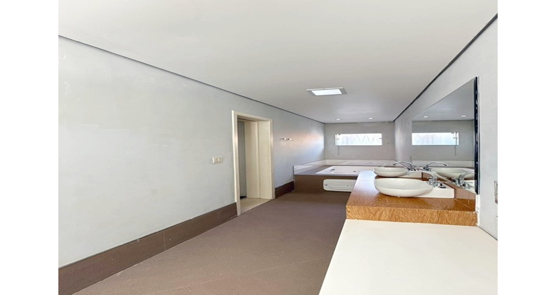 Sobrado à venda no Bairro do Parque Maria Domitila na Rua Manuel de Oliveira Rocha