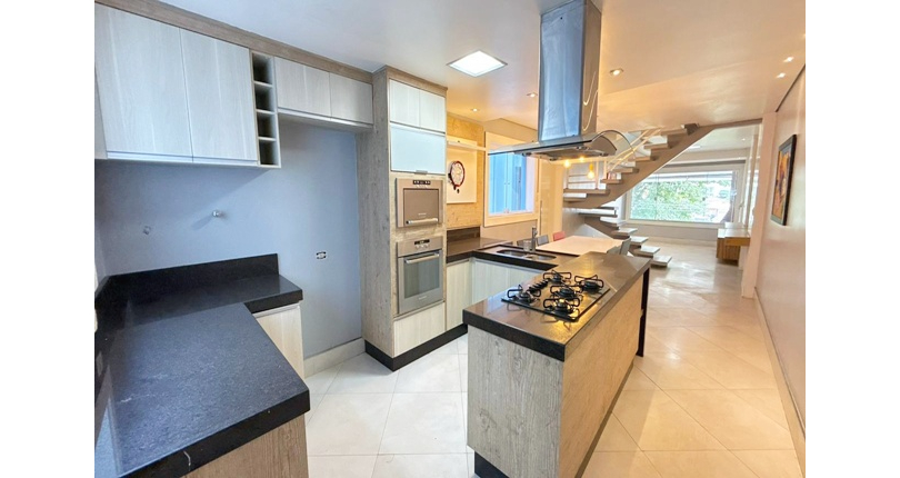 Sobrado à venda no Bairro do Parque Maria Domitila na Rua Manuel de Oliveira Rocha