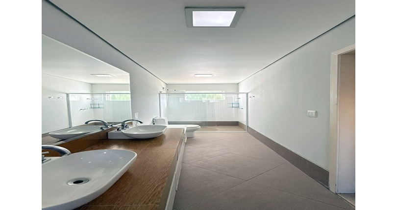 Sobrado à venda no Bairro do Parque Maria Domitila na Rua Manuel de Oliveira Rocha