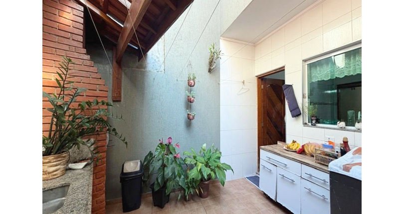 Sobrado à venda no Bairro da Vila Boaçava na Rua Água Limpa, 