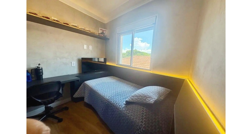 Sobrado à venda no Bairro do Parque São Domingos na Rua Luís Filgueira Souto,