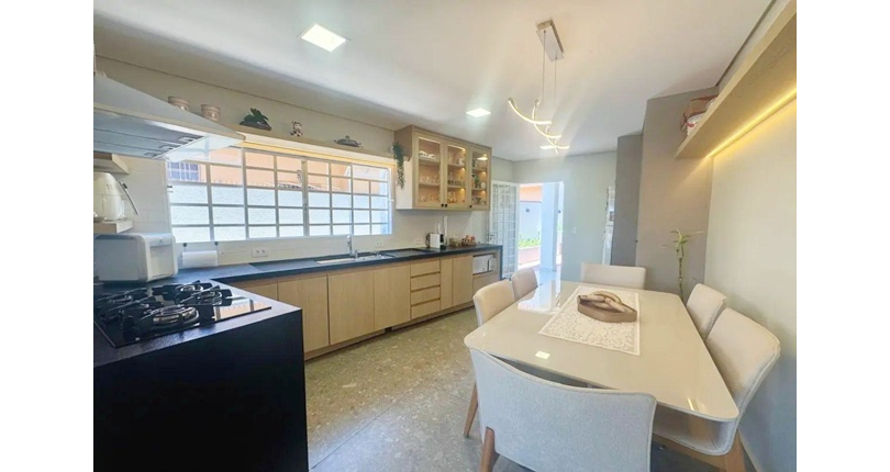 Sobrado à venda no Bairro do Parque São Domingos na Rua Luís Filgueira Souto,