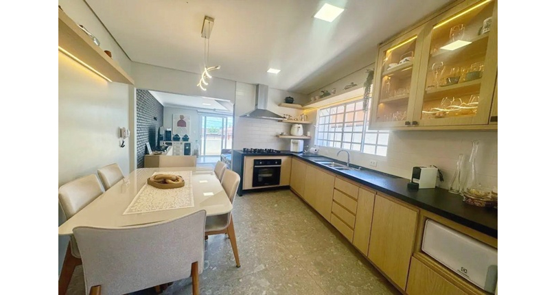 Sobrado à venda no Bairro do Parque São Domingos na Rua Luís Filgueira Souto,