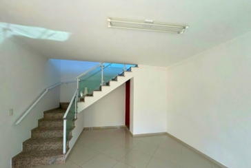  Sobrado à venda no Bairro do Jardim São Ricardo na Rua Emílio Vendrell,