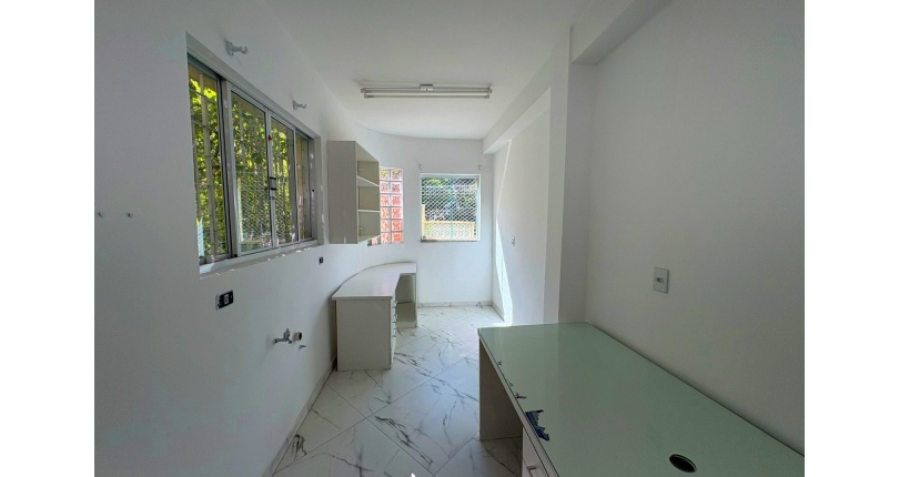  Sobrado à venda no Bairro do Jardim São Ricardo na Rua Emílio Vendrell,