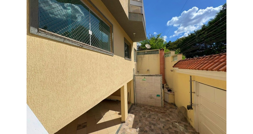  Sobrado à venda no Bairro do Jardim São Ricardo na Rua Emílio Vendrell,