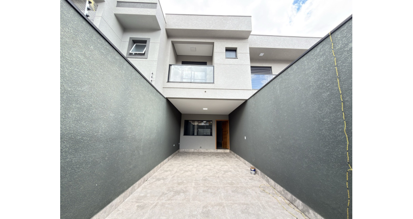 Sobrado novo com conceito aberto à venda no Bairro do Parque São Domingos na Avenida Joaquim de Magalhães 155