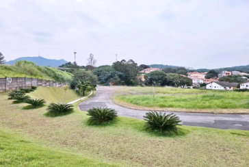 Terreno à venda no Jardim Regina na Rua Árvore da Chuva
