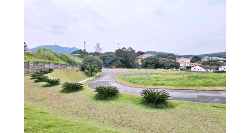 Terreno à venda no Jardim Regina na Rua Árvore da Chuva