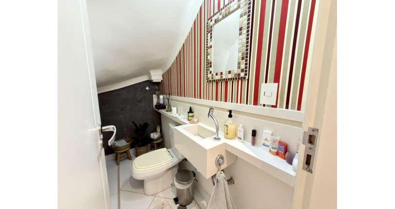 Sobrado Semi-Novo à venda no Parque São Domingos na Rua Homero Sales,